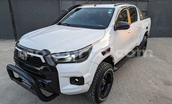 Comprar Usado Toyota REVO CAB Z-EDITION Branco Carro em Maputo em Maputo Comprar Usado Toyota REVO CAB Z-EDITION Branco Carro em Maputo em Maputo