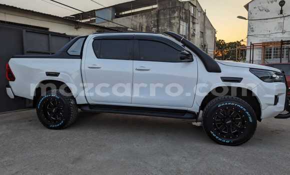 Comprar Usado Toyota REVO CAB Z-EDITION Branco Carro em Maputo em Maputo Comprar Usado Toyota REVO CAB Z-EDITION Branco Carro em Maputo em Maputo