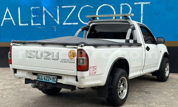Comprar Usado Isuzu D-max Spacecab 2 dr Branco Carro em Maputo em Maputo Comprar Usado Isuzu D-max Spacecab 2 dr Branco Carro em Maputo em Maputo