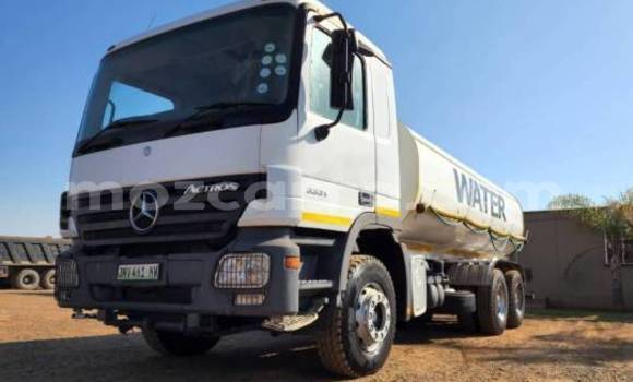 Comprar Usado Mercedes‒Benz 3331 Branco Caminhão em Maputo em Maputo Comprar Usado Mercedes‒Benz 3331 Branco Caminhão em Maputo em Maputo