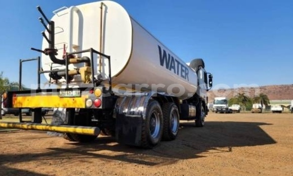 Comprar Usado Mercedes‒Benz 3331 Branco Caminhão em Maputo em Maputo Comprar Usado Mercedes‒Benz 3331 Branco Caminhão em Maputo em Maputo