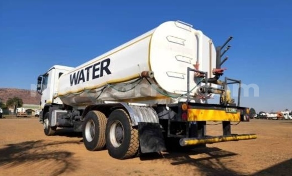 Comprar Usado Mercedes‒Benz 3331 Branco Caminhão em Maputo em Maputo Comprar Usado Mercedes‒Benz 3331 Branco Caminhão em Maputo em Maputo