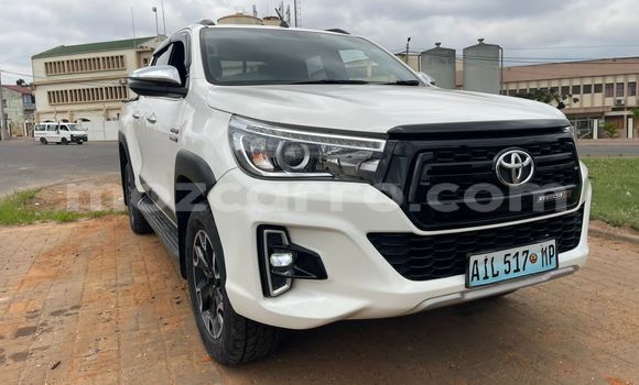 Buy Used Toyota Hiluxe Revo White Car in Maputo in Maputo Buy Used Toyota Hiluxe Revo White Car in Maputo in Maputo