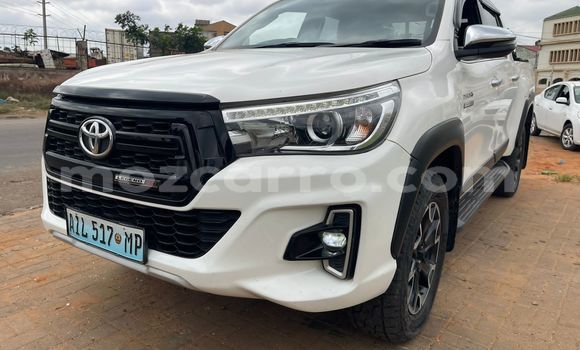 Buy Used Toyota Hiluxe Revo White Car in Maputo in Maputo Buy Used Toyota Hiluxe Revo White Car in Maputo in Maputo