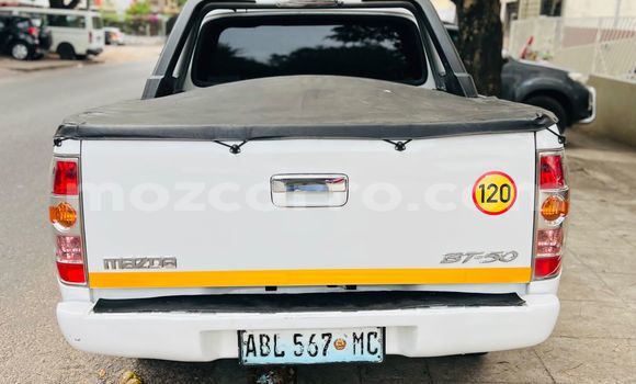 Nunua Ilio tumika Mazda BT-50 Nyeupe Gari ndani ya Maputo nchini Maputo Nunua Ilio tumika Mazda BT-50 Nyeupe Gari ndani ya Maputo nchini Maputo
