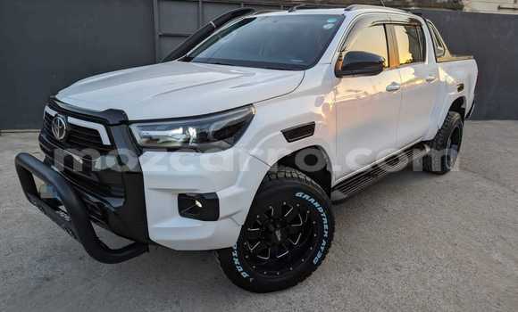 Nunua Ilio tumika Toyota Hiluxe Revo Nyeupe Gari ndani ya Maputo nchini Maputo