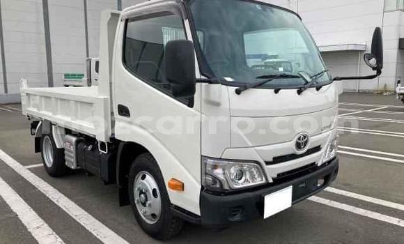 Nunua Ilio tumika Toyota Dyna Nyeupe Gari ndani ya Maputo nchini Maputo