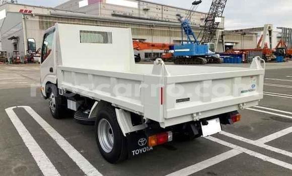 Nunua Ilio tumika Toyota Dyna Nyeupe Gari ndani ya Maputo nchini Maputo Nunua Ilio tumika Toyota Dyna Nyeupe Gari ndani ya Maputo nchini Maputo