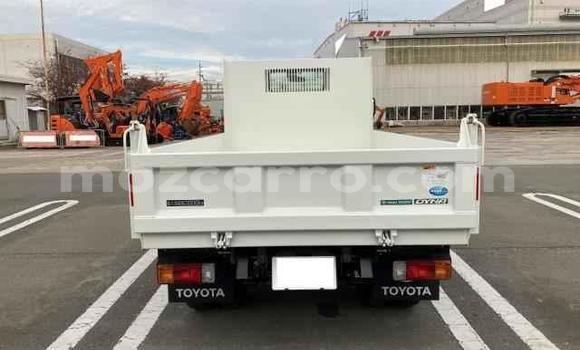 Nunua Ilio tumika Toyota Dyna Nyeupe Gari ndani ya Maputo nchini Maputo Nunua Ilio tumika Toyota Dyna Nyeupe Gari ndani ya Maputo nchini Maputo