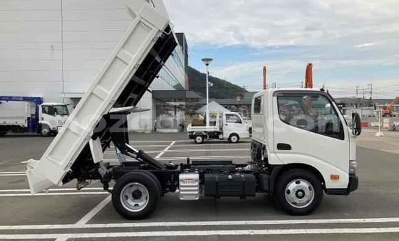 Nunua Ilio tumika Toyota Dyna Nyeupe Gari ndani ya Maputo nchini Maputo Nunua Ilio tumika Toyota Dyna Nyeupe Gari ndani ya Maputo nchini Maputo