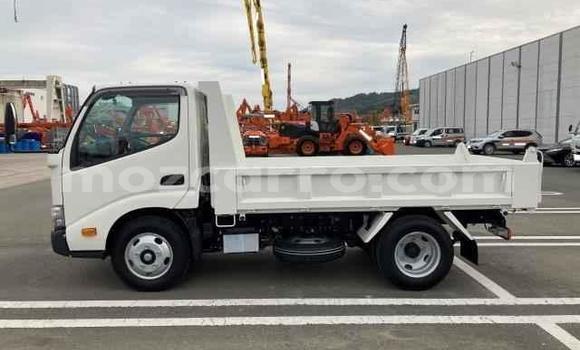 Nunua Ilio tumika Toyota Dyna Nyeupe Gari ndani ya Maputo nchini Maputo Nunua Ilio tumika Toyota Dyna Nyeupe Gari ndani ya Maputo nchini Maputo