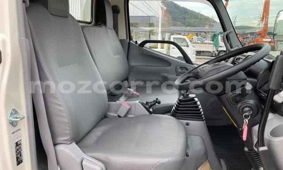 Nunua Ilio tumika Toyota Dyna Nyeupe Gari ndani ya Maputo nchini Maputo Nunua Ilio tumika Toyota Dyna Nyeupe Gari ndani ya Maputo nchini Maputo