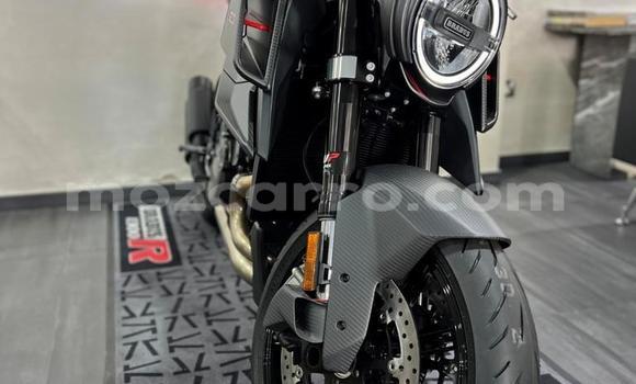 Comprar Usado KTM SuperDuke Preto Moto em Maputo em Maputo