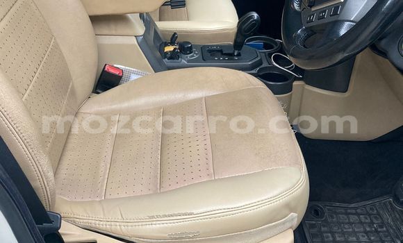Buy Used Land Rover Discovery White Car in Maputo in Maputo Buy Used Land Rover Discovery White Car in Maputo in Maputo