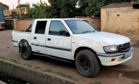 Tenga Tsaru Isuzu KB Chena Mota in Maputo in Maputo