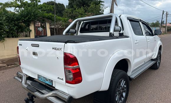 Nunua Ilio tumika Toyota Hilux Nyeupe Gari ndani ya Maputo nchini Maputo Nunua Ilio tumika Toyota Hilux Nyeupe Gari ndani ya Maputo nchini Maputo
