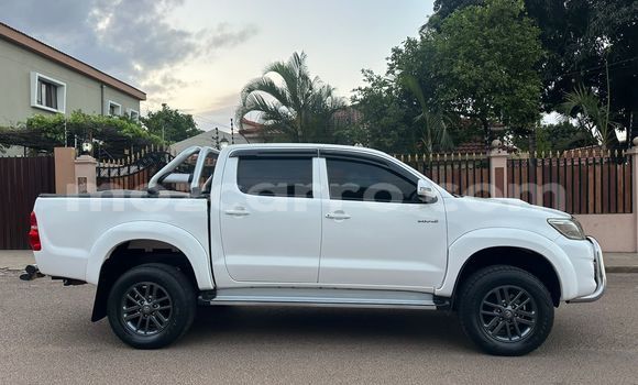 Nunua Ilio tumika Toyota Hilux Nyeupe Gari ndani ya Maputo nchini Maputo Nunua Ilio tumika Toyota Hilux Nyeupe Gari ndani ya Maputo nchini Maputo