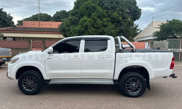 Nunua Ilio tumika Toyota Hilux Nyeupe Gari ndani ya Maputo nchini Maputo Nunua Ilio tumika Toyota Hilux Nyeupe Gari ndani ya Maputo nchini Maputo
