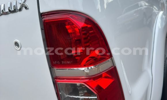 Nunua Ilio tumika Toyota Hilux Nyeupe Gari ndani ya Maputo nchini Maputo Nunua Ilio tumika Toyota Hilux Nyeupe Gari ndani ya Maputo nchini Maputo