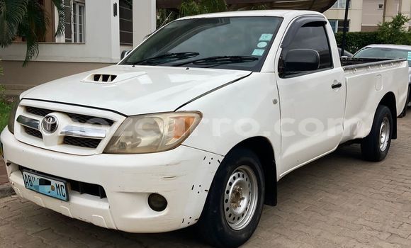 Comprar Usado Toyota Hilux Branco Carro em Maputo em Maputo