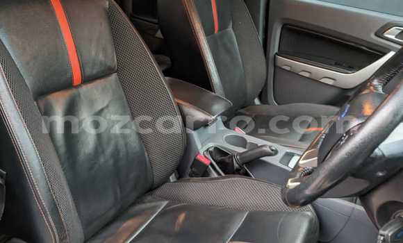 Comprar Usado FORD MUSTANG Branco Carro em Maputo em Maputo Comprar Usado FORD MUSTANG Branco Carro em Maputo em Maputo