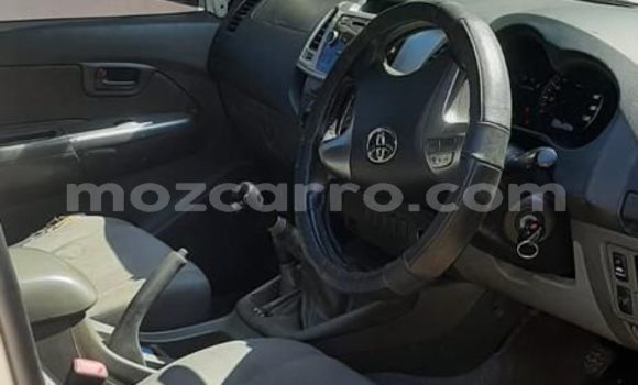 Comprar Usado Toyota Hilux Branco Carro em Maputo em Maputo Comprar Usado Toyota Hilux Branco Carro em Maputo em Maputo
