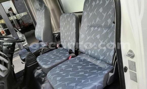 Buy Used Hino 300 Series White Truck in Maputo in Maputo Buy Used Hino 300 Series White Truck in Maputo in Maputo