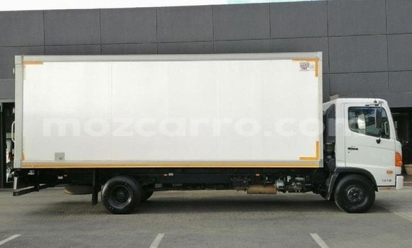 Buy Used Hino 300 Series White Truck in Maputo in Maputo Buy Used Hino 300 Series White Truck in Maputo in Maputo