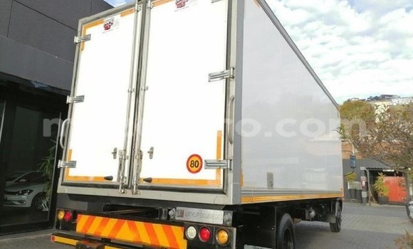 Buy Used Hino 300 Series White Truck in Maputo in Maputo Buy Used Hino 300 Series White Truck in Maputo in Maputo