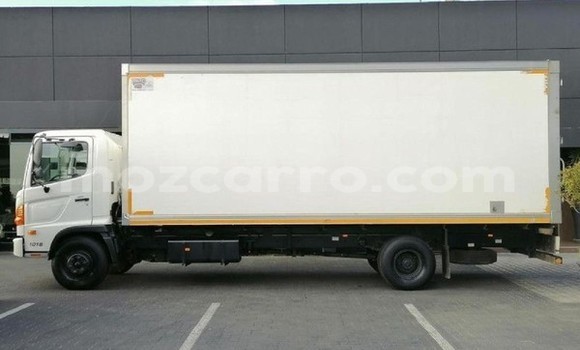 Buy Used Hino 300 Series White Truck in Maputo in Maputo Buy Used Hino 300 Series White Truck in Maputo in Maputo