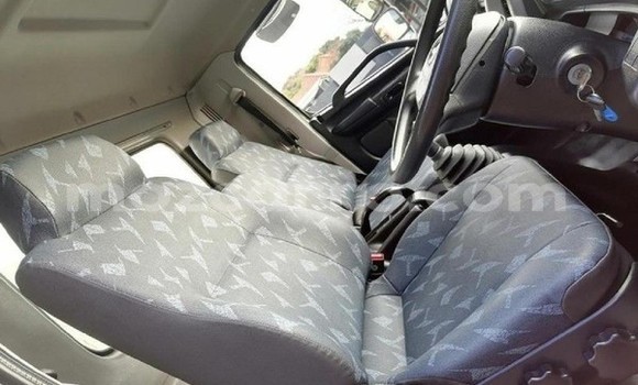 Buy Used Hino 300 Series White Truck in Maputo in Maputo Buy Used Hino 300 Series White Truck in Maputo in Maputo