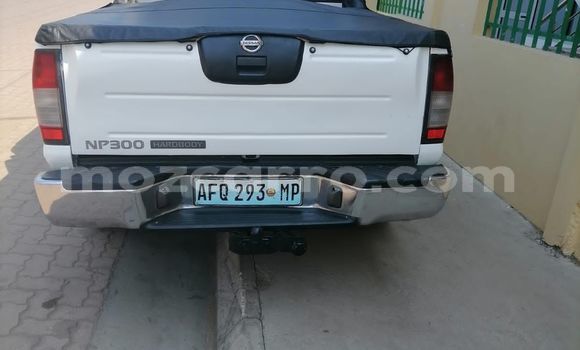 Nunua Ilio tumika Nissan Hardbody Nyeupe Gari ndani ya Maputo nchini Maputo Nunua Ilio tumika Nissan Hardbody Nyeupe Gari ndani ya Maputo nchini Maputo