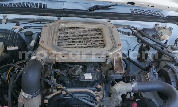 Nunua Ilio tumika Nissan Hardbody Nyeupe Gari ndani ya Maputo nchini Maputo Nunua Ilio tumika Nissan Hardbody Nyeupe Gari ndani ya Maputo nchini Maputo