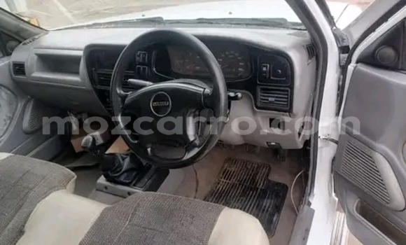 Tenga Tsaru Isuzu KB Chena Mota in Maputo in Maputo Tenga Tsaru Isuzu KB Chena Mota in Maputo in Maputo