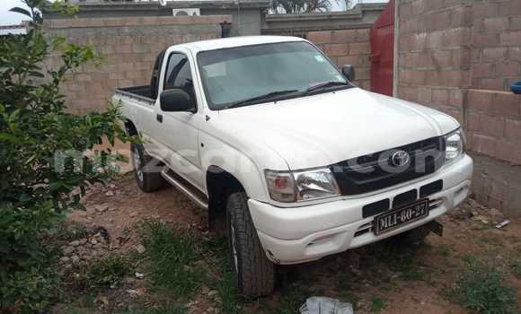 Nunua Ilio tumika Toyota Hilux Nyeupe Gari ndani ya Maputo nchini Maputo Nunua Ilio tumika Toyota Hilux Nyeupe Gari ndani ya Maputo nchini Maputo