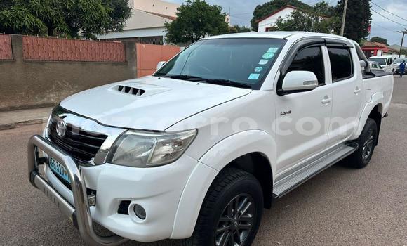 Tenga Tsaru Toyota Hilux Chena Mota in Maputo in Maputo