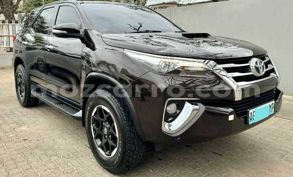 Nunua Ilio tumika Toyota Fortuner Nyeusi Gari ndani ya Maputo nchini Maputo