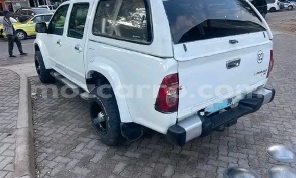 Nunua Ilio tumika Isuzu D-MAX Nyeupe Gari ndani ya Maputo nchini Maputo Nunua Ilio tumika Isuzu D-MAX Nyeupe Gari ndani ya Maputo nchini Maputo