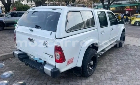 Nunua Ilio tumika Isuzu D-MAX Nyeupe Gari ndani ya Maputo nchini Maputo Nunua Ilio tumika Isuzu D-MAX Nyeupe Gari ndani ya Maputo nchini Maputo