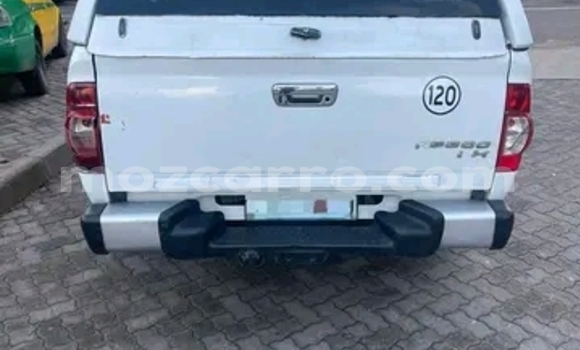 Nunua Ilio tumika Isuzu D-MAX Nyeupe Gari ndani ya Maputo nchini Maputo Nunua Ilio tumika Isuzu D-MAX Nyeupe Gari ndani ya Maputo nchini Maputo