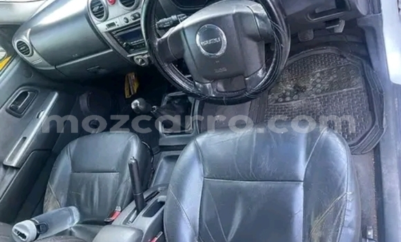Nunua Ilio tumika Isuzu D-MAX Nyeupe Gari ndani ya Maputo nchini Maputo Nunua Ilio tumika Isuzu D-MAX Nyeupe Gari ndani ya Maputo nchini Maputo