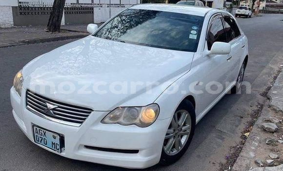 Nunua Ilio tumika Toyota Mark X Nyeupe Gari ndani ya Maputo nchini Maputo