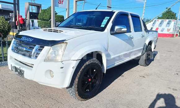 Comprar Usado Isuzu KB Branco Carro em Maputo em Maputo Comprar Usado Isuzu KB Branco Carro em Maputo em Maputo