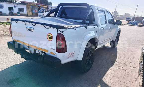 Comprar Usado Isuzu KB Branco Carro em Maputo em Maputo Comprar Usado Isuzu KB Branco Carro em Maputo em Maputo