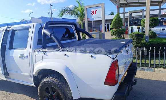 Comprar Usado Isuzu KB Branco Carro em Maputo em Maputo Comprar Usado Isuzu KB Branco Carro em Maputo em Maputo