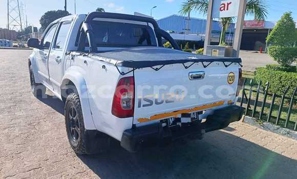 Comprar Usado Isuzu KB Branco Carro em Maputo em Maputo Comprar Usado Isuzu KB Branco Carro em Maputo em Maputo