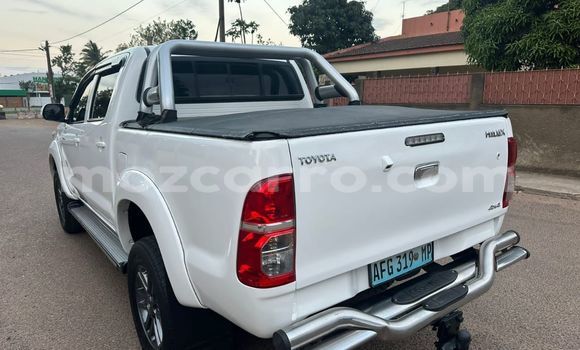 Nunua Ilio tumika Toyota Hilux Nyeupe Gari ndani ya Maputo nchini Maputo Nunua Ilio tumika Toyota Hilux Nyeupe Gari ndani ya Maputo nchini Maputo