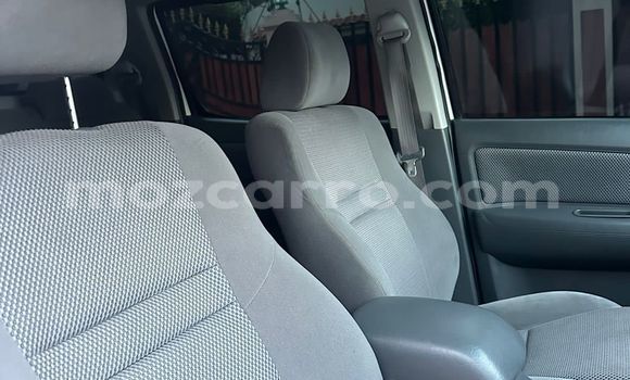 Nunua Ilio tumika Toyota Hilux Nyeupe Gari ndani ya Maputo nchini Maputo Nunua Ilio tumika Toyota Hilux Nyeupe Gari ndani ya Maputo nchini Maputo