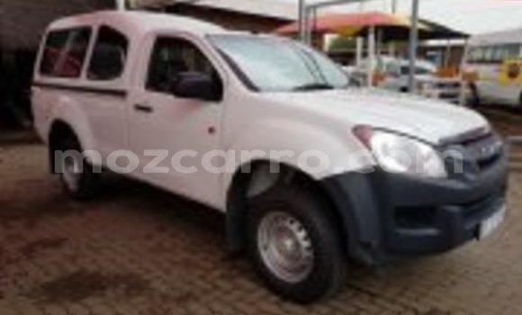 Nunua Ilio tumika Isuzu KB Nyeupe Gari ndani ya Maputo nchini Maputo