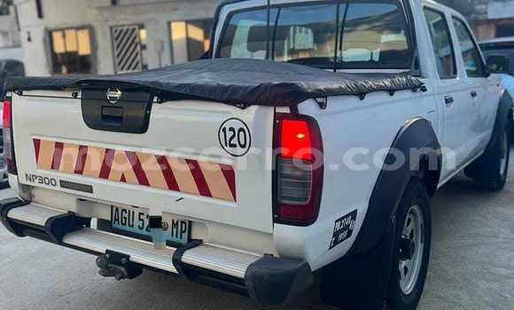 Comprar Usado Nissan Hardbody Branco Carro em Maputo em Maputo Comprar Usado Nissan Hardbody Branco Carro em Maputo em Maputo